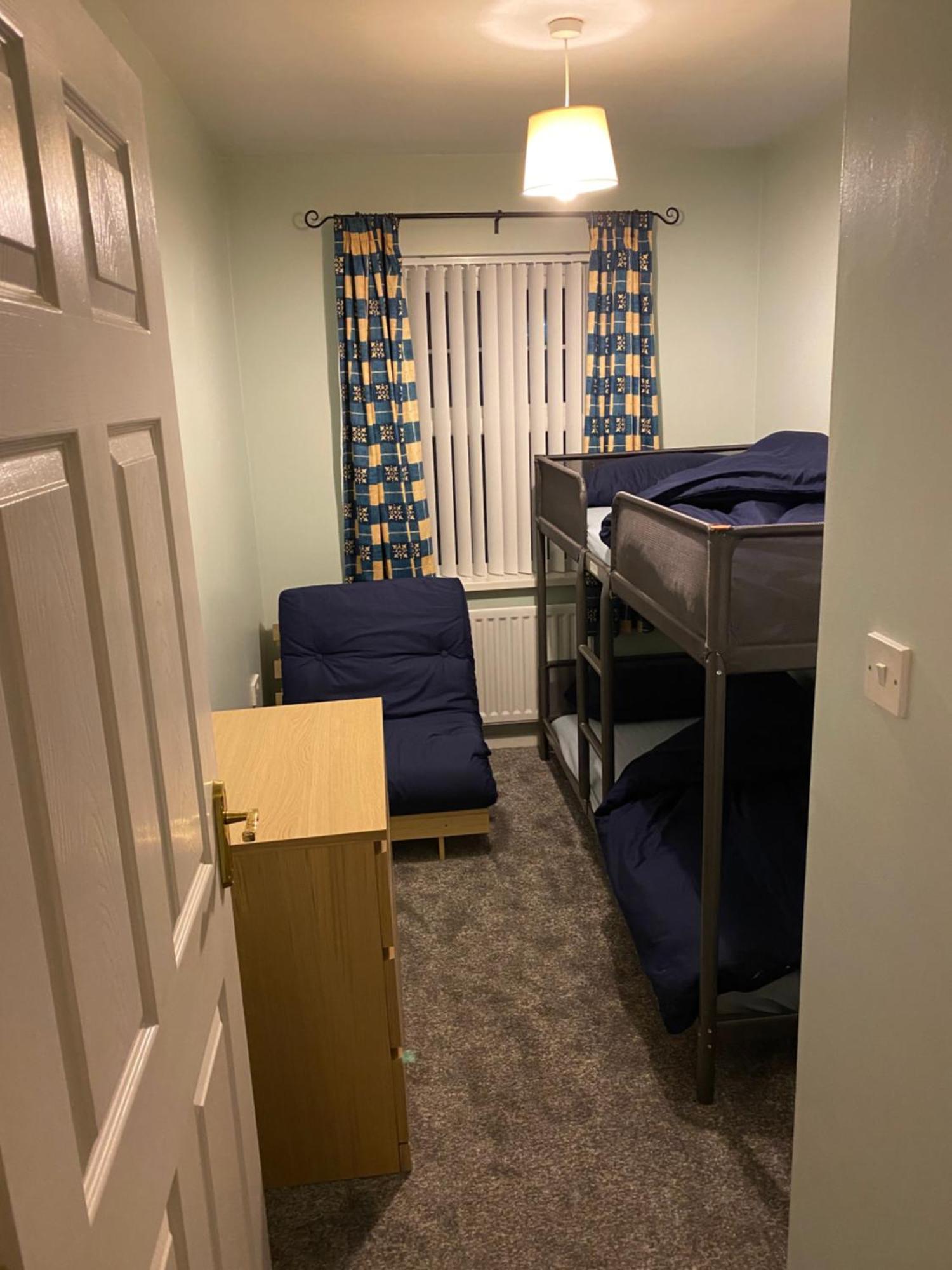 Walnut Apartment Larne Bagian luar foto