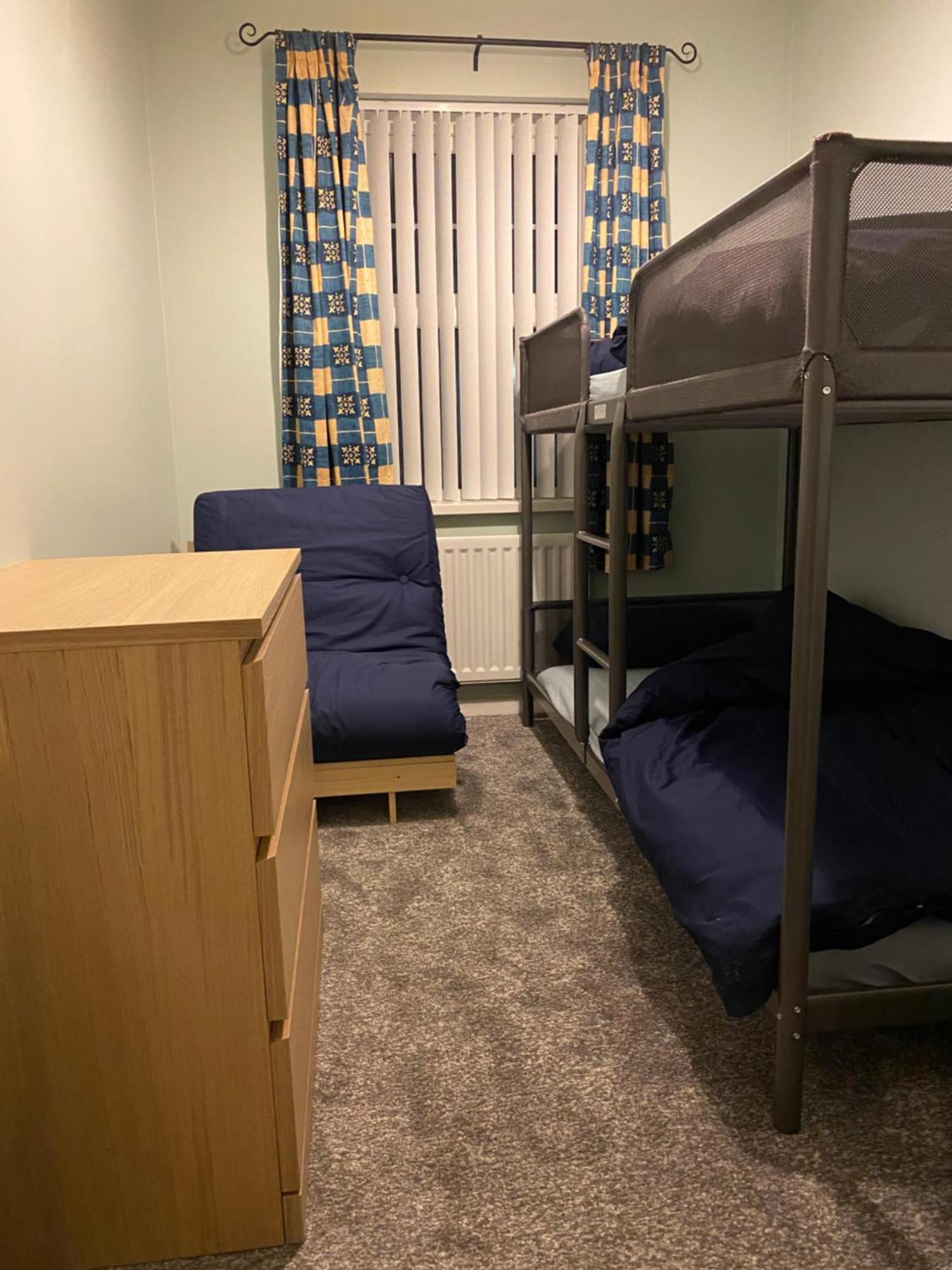 Walnut Apartment Larne Bagian luar foto