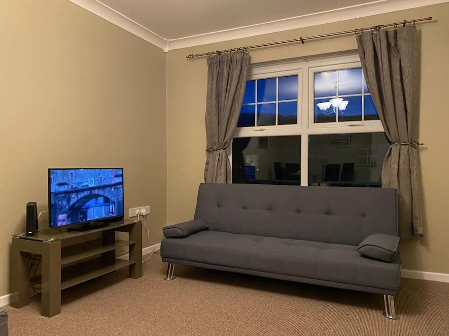 Walnut Apartment Larne Bagian luar foto